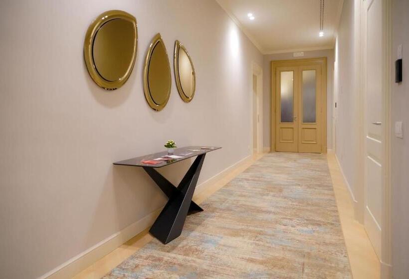 هتل Bergamo Inn 43