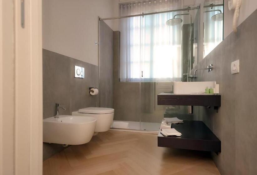 هتل Bergamo Inn 43