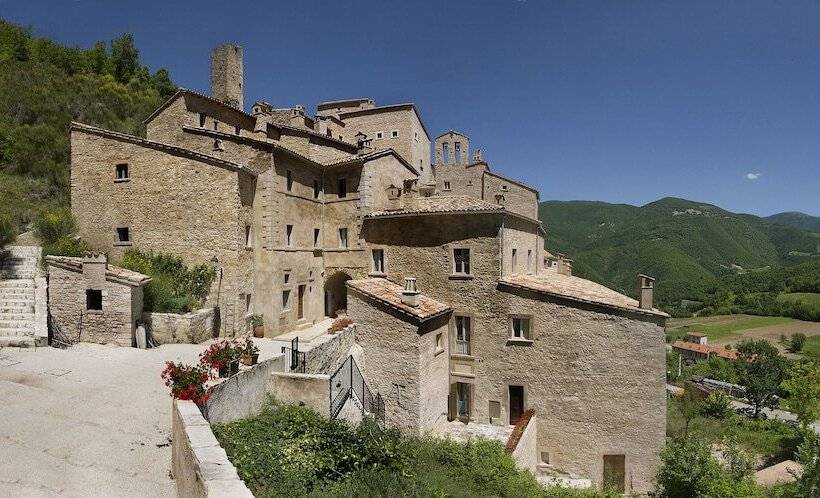 בית מלון כפרי Castello Di Postignano Relais