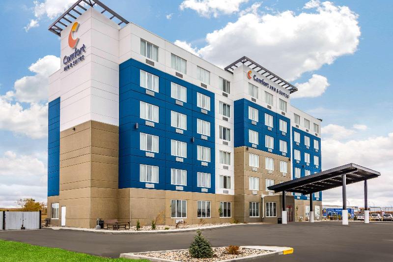 هتل Comfort Inn & Suites