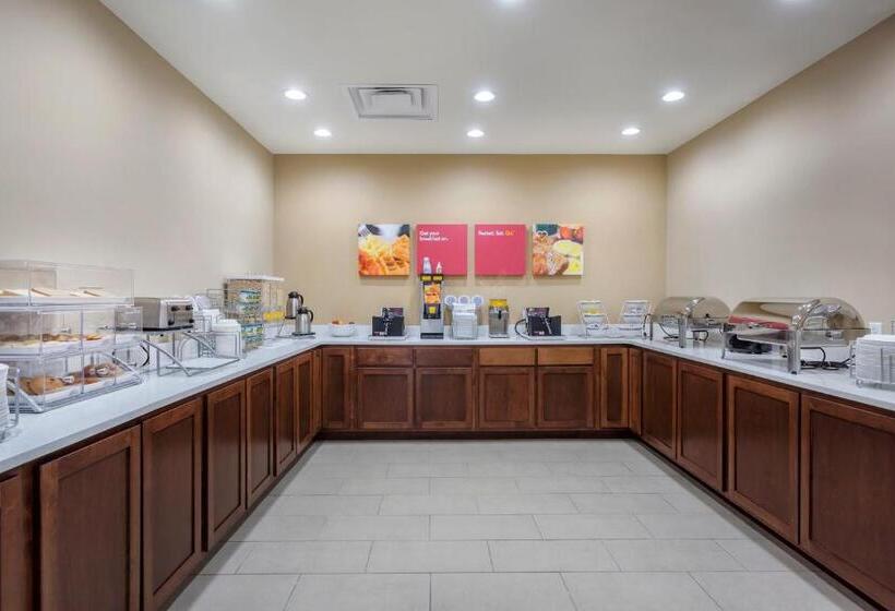 Отель Comfort Suites