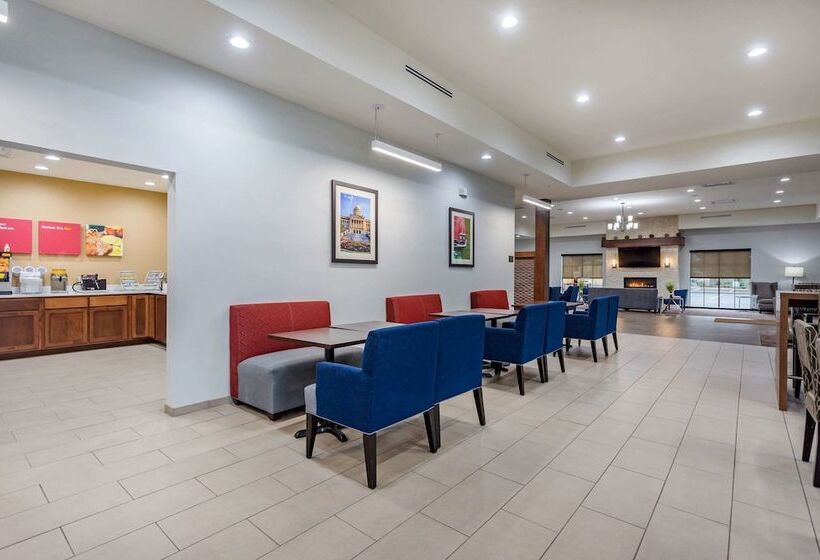 Отель Comfort Suites