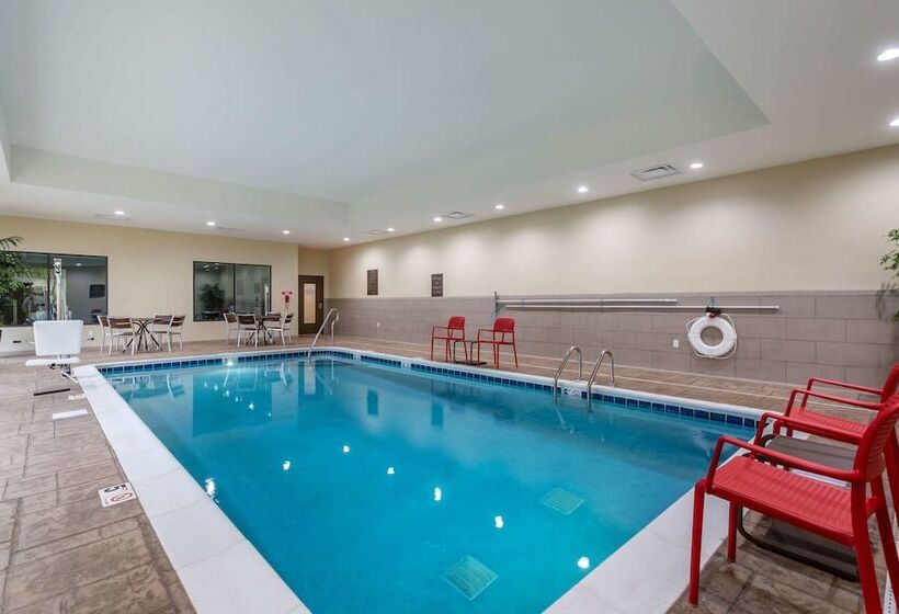 Отель Comfort Suites