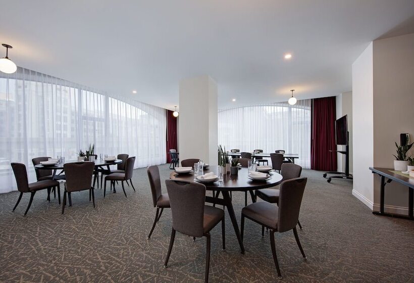 בית מלון כפרי Element Detroit At The Metropolitan