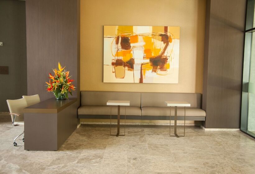 ホテル Estelar Square