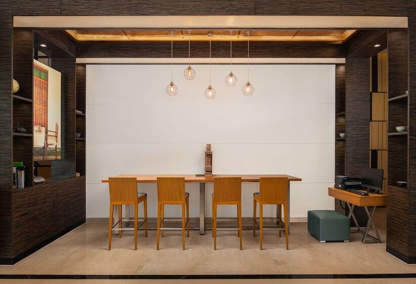 Отель Fairfield By Marriott Sriperumbudur