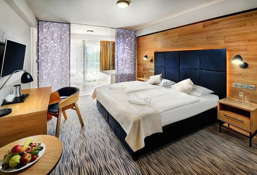 Отель Galeria Thermal Bešeňová