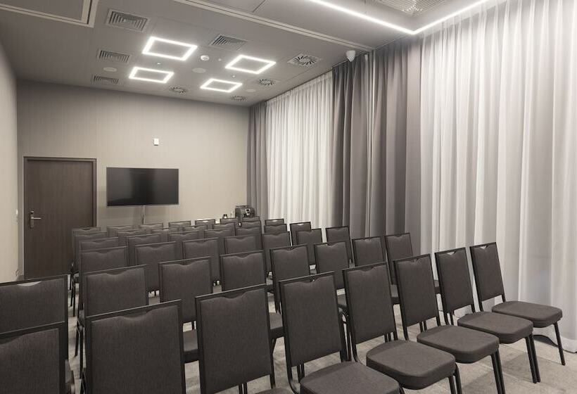 호텔 Hampton By Hilton Poznan Old Town