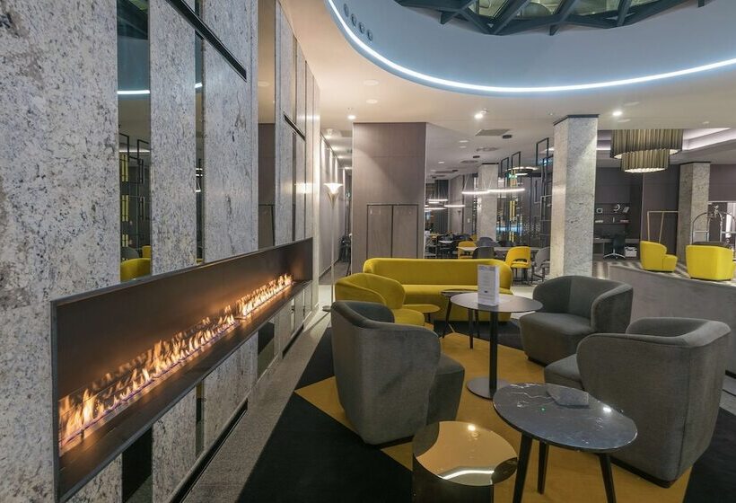 ホテル Hampton By Hilton Poznan Old Town