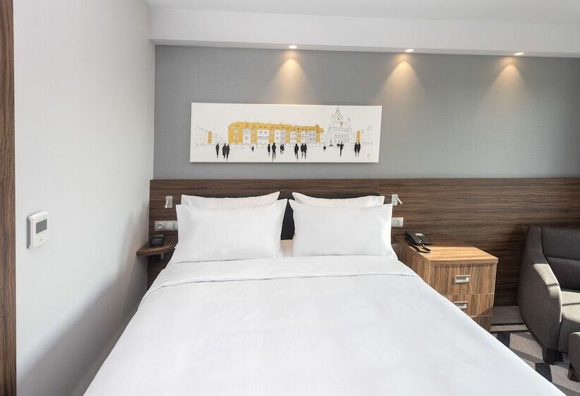 ホテル Hampton By Hilton Poznan Old Town