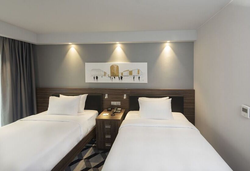 호텔 Hampton By Hilton Poznan Old Town