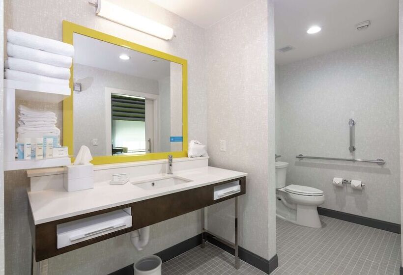 هتل Hampton Inn & Suites Dallas East