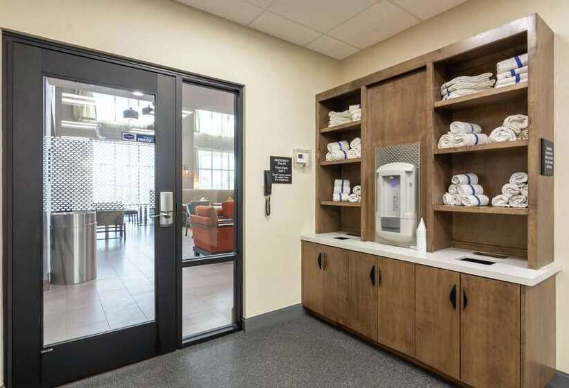 هتل Hampton Inn & Suites Dallas East