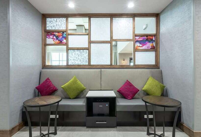 هتل Hampton Inn & Suites Dallas East