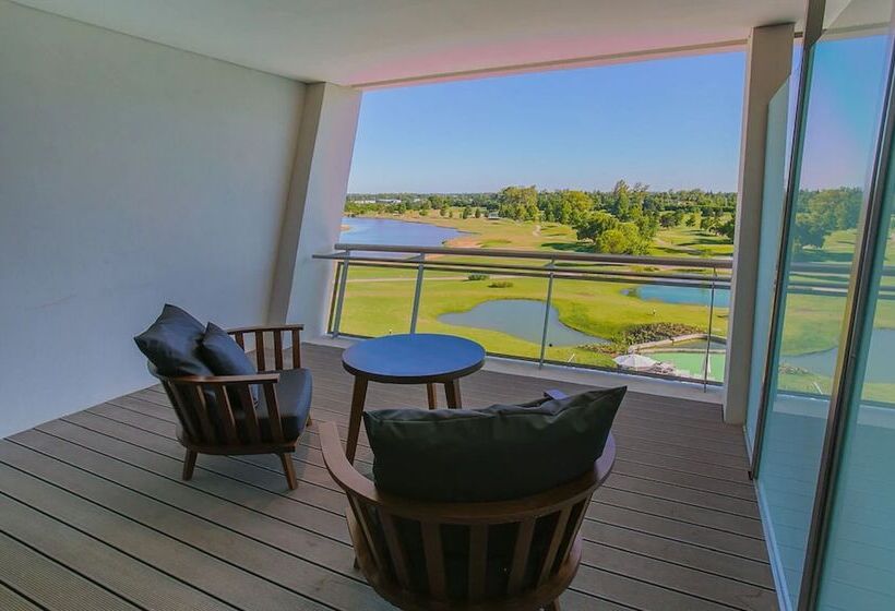 בית מלון כפרי Hilton Pilar