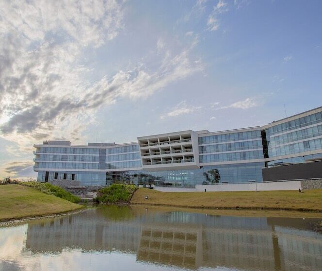 בית מלון כפרי Hilton Pilar