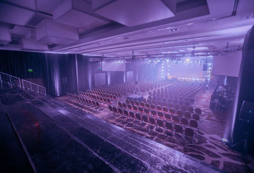 בית מלון כפרי Hilton Pilar