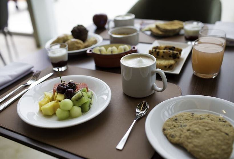 בית מלון כפרי Hilton Pilar