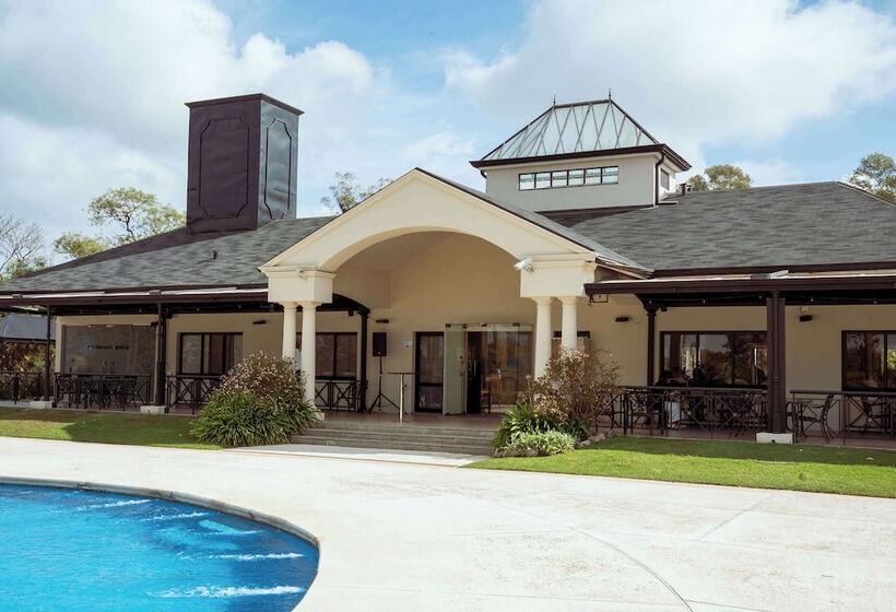 בית מלון כפרי Hilton Pilar