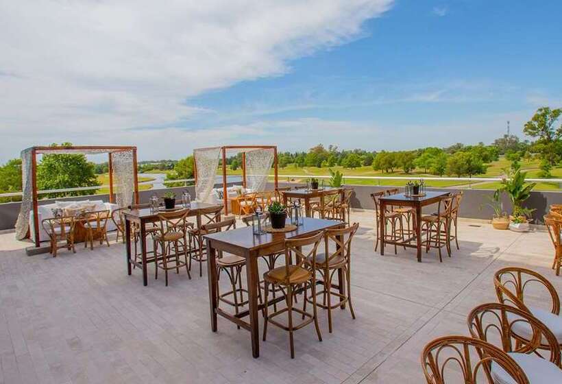 בית מלון כפרי Hilton Pilar