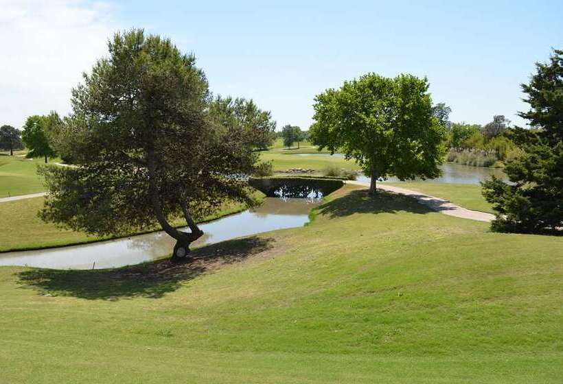 בית מלון כפרי Hilton Pilar