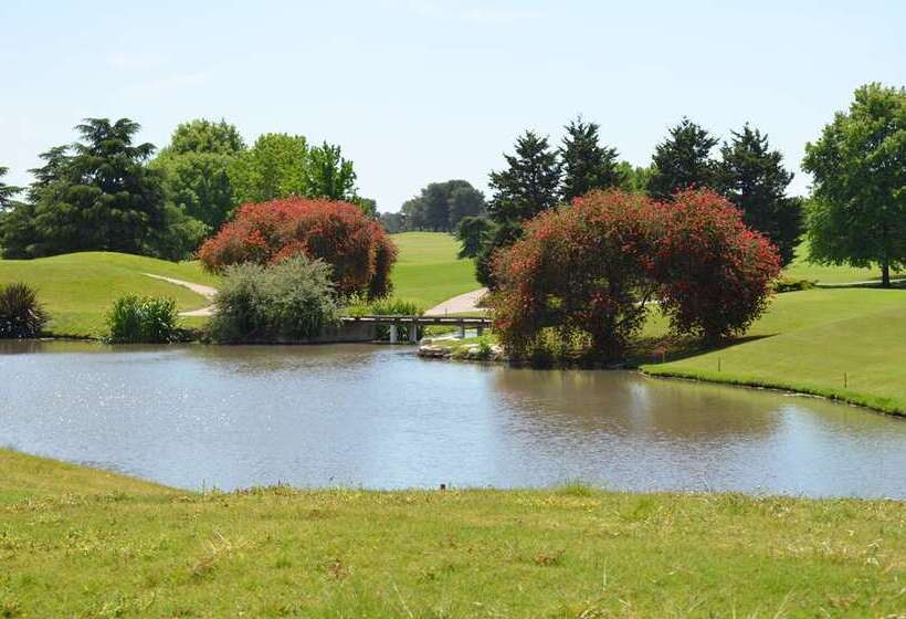 בית מלון כפרי Hilton Pilar