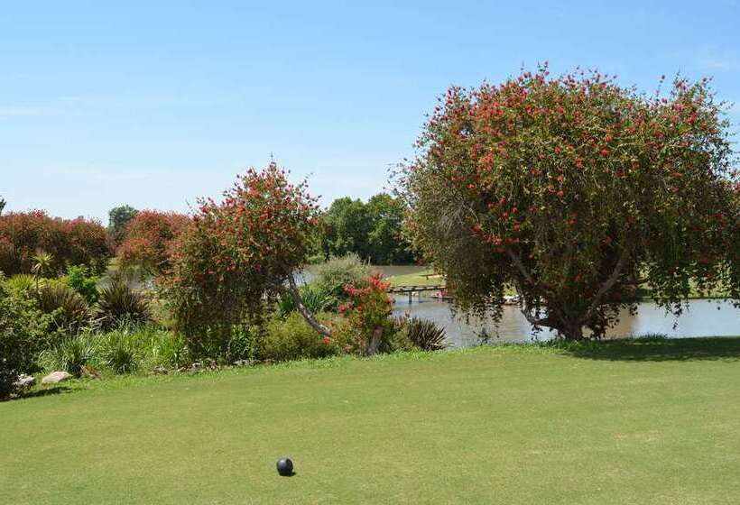 בית מלון כפרי Hilton Pilar