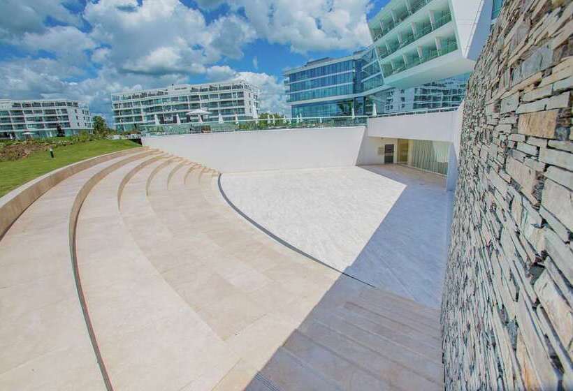 בית מלון כפרי Hilton Pilar