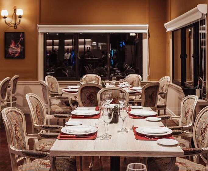 בית מלון כפרי Hilton Pilar