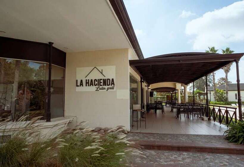 בית מלון כפרי Hilton Pilar