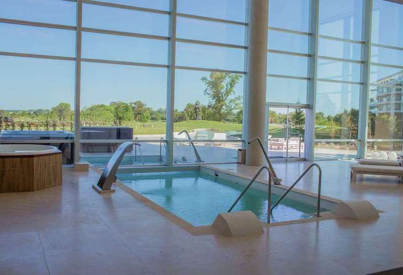 בית מלון כפרי Hilton Pilar