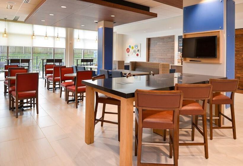 בית מלון כפרי Holiday Inn Express & Suites   Ottumwa, An Ihg