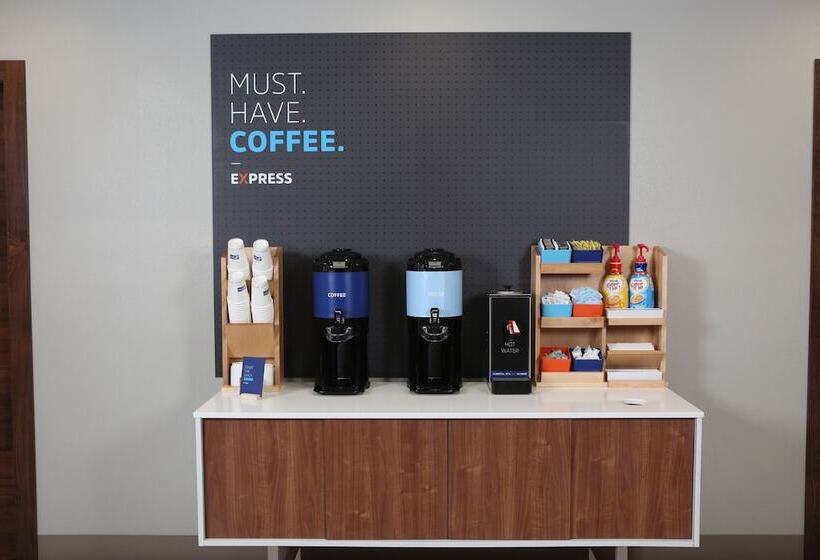 בית מלון כפרי Holiday Inn Express   Mccook, An Ihg