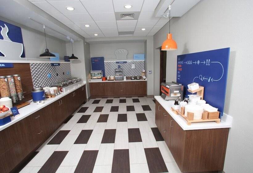 בית מלון כפרי Holiday Inn Express   Mccook, An Ihg