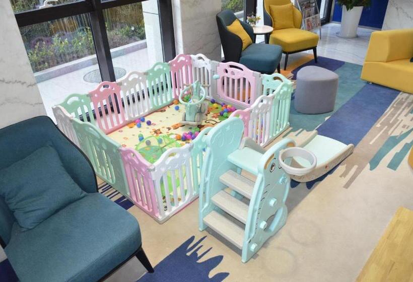 هتل Holiday Inn Express   Qingdao West Coast, An Ihg