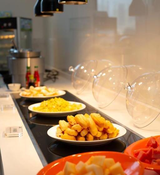 هتل Holiday Inn Express   Qingdao West Coast, An Ihg