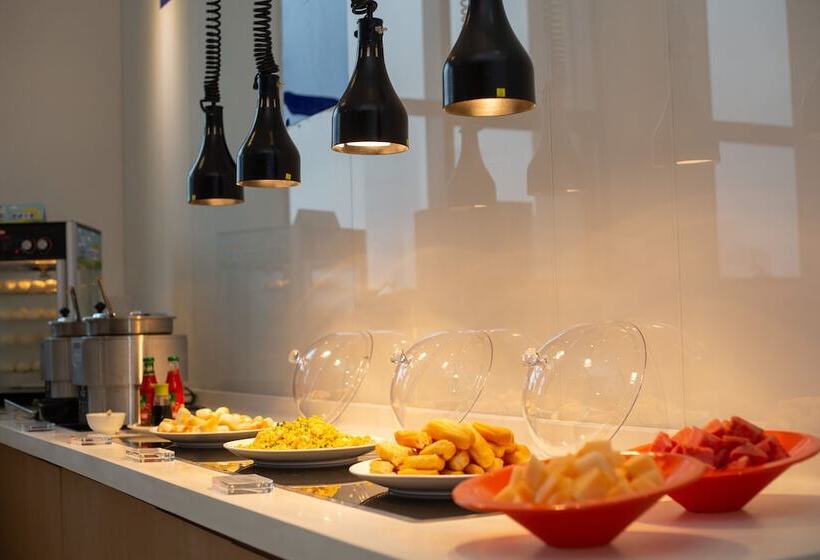 هتل Holiday Inn Express   Qingdao West Coast, An Ihg