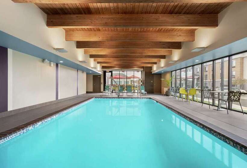 Отель Home2 Suites By Hilton Warminster Horsham