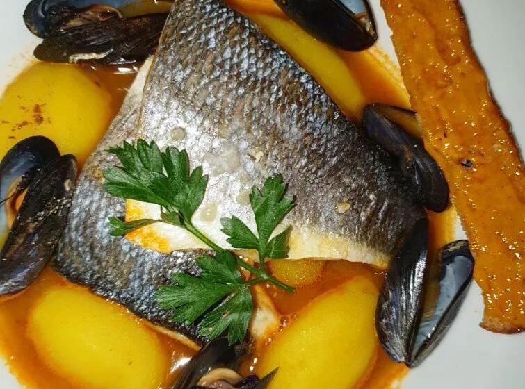 ホテル Hôtel Restaurant Le Provence