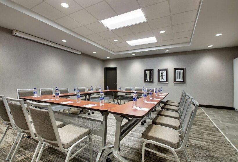 בית מלון כפרי Hyatt Place Iowa City Downtown