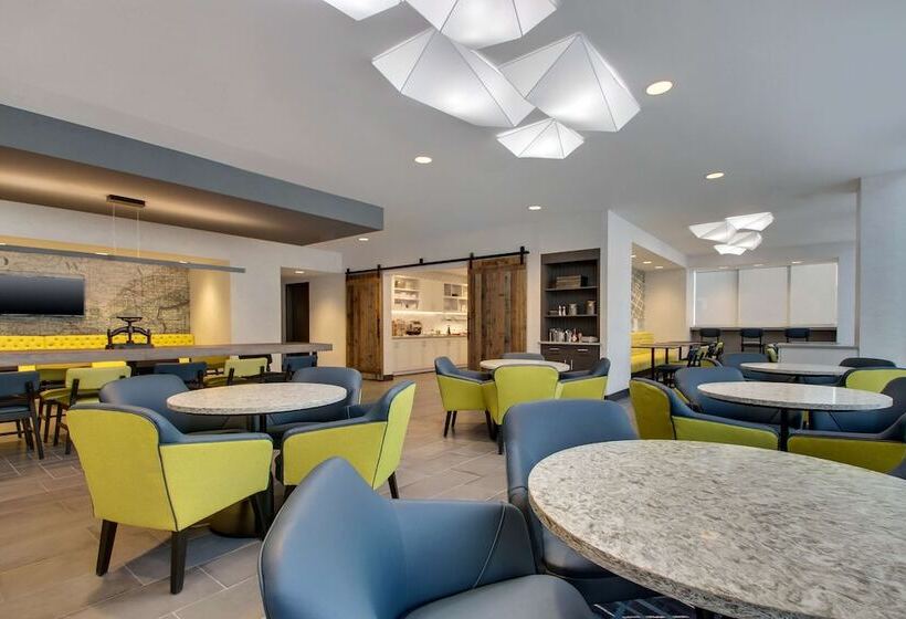 בית מלון כפרי Hyatt Place Iowa City Downtown