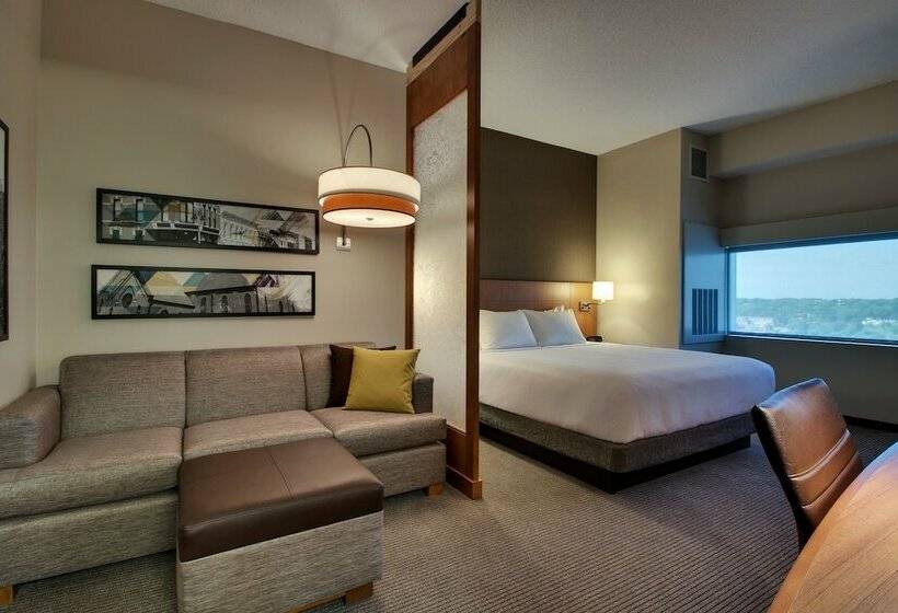 בית מלון כפרי Hyatt Place Iowa City Downtown