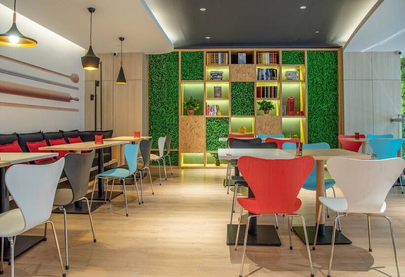 호텔 Ibis Luoyang Baolong Square