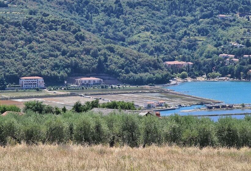 هتل Lavender Oleander Resort