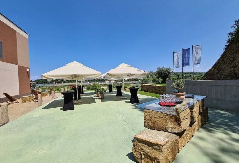 هتل Lavender Oleander Resort