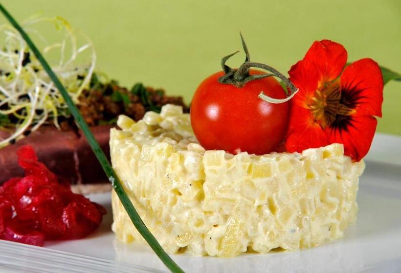 Le Lion D Or Logis Hotels Hotel 2 étoiles Et Restaurant