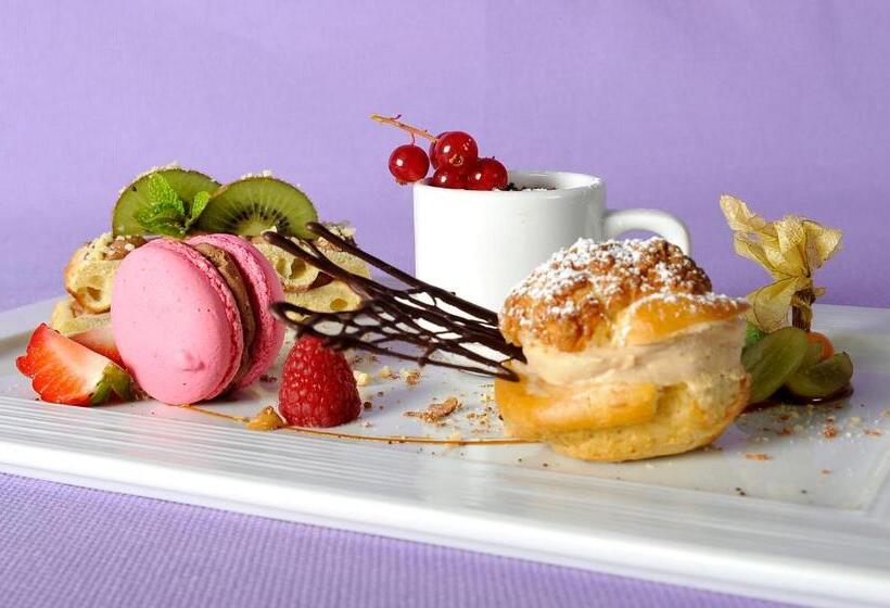 Le Lion D Or Logis Hotels Hotel 2 étoiles Et Restaurant