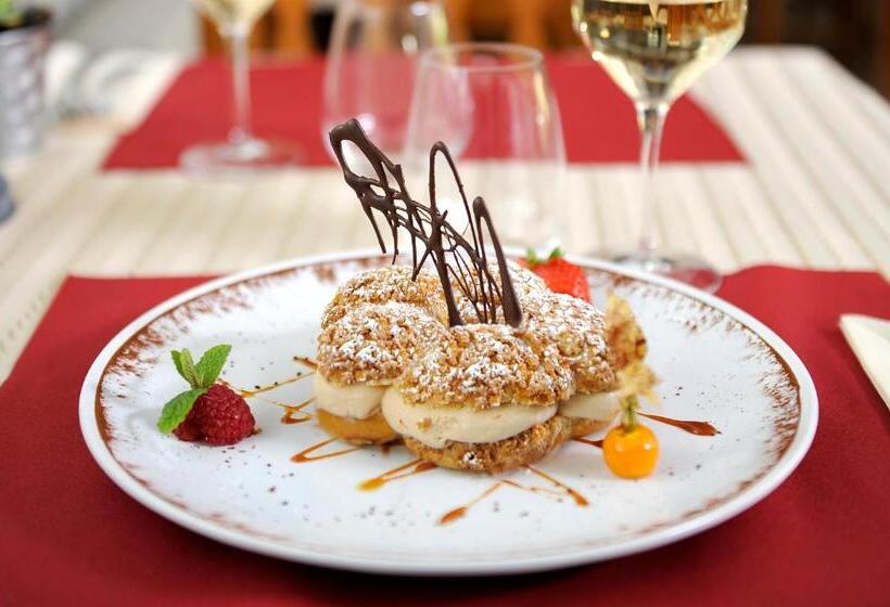 Le Lion D Or Logis Hotels Hotel 2 étoiles Et Restaurant