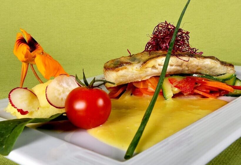 Le Lion D Or Logis Hotels Hotel 2 étoiles Et Restaurant