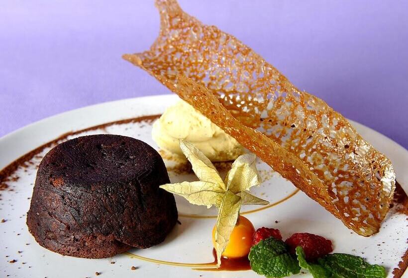 Le Lion D Or Logis Hotels Hotel 2 étoiles Et Restaurant